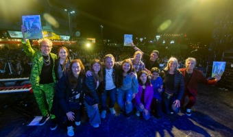 ESTUDIANTES Y DOCENTES DEL CENTRO DE FORMACIN INTEGRAL N1 SUBIERON AL ESCENARIO DURANTE EL SHOW DE LOS TIPITOS